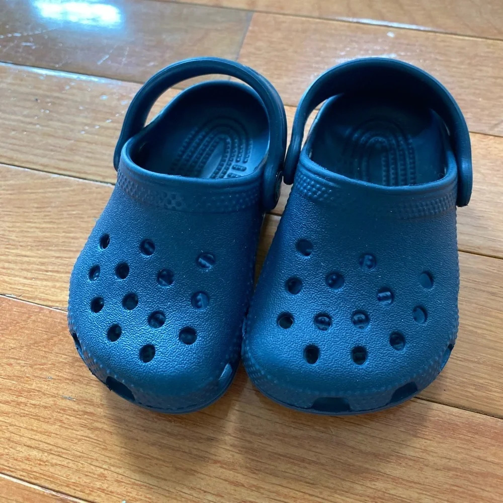 Like new boys Crocs